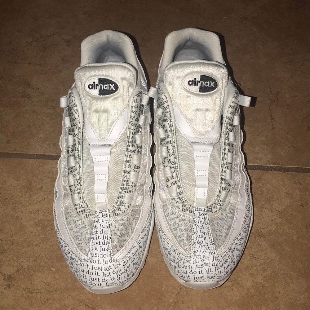 Selling a pair of Air Max 95 “Just do it”